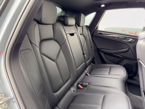 Used 2020 Porsche Macan AWD/4WD image 29