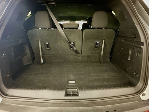 Used 2025 Chevrolet Traverse LT image 30