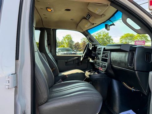 Used 2018 Chevrolet Express 2500 LS w/ Driver Convenience Package RWD image 11