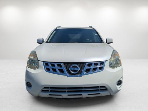 Used 2013 Nissan Rogue SV image 2