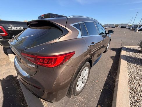 Used 2019 INFINITI QX30 w/ Cargo Package FWD image 5
