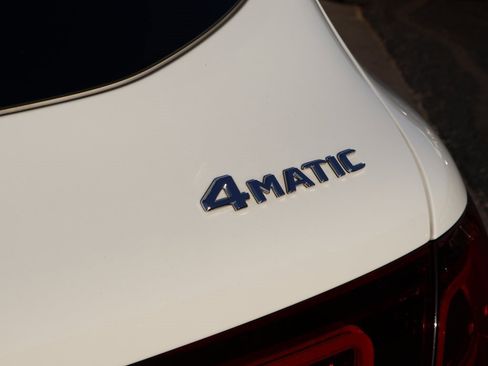 Certified 2021 Mercedes-Benz GLC 300 4MATIC image 9