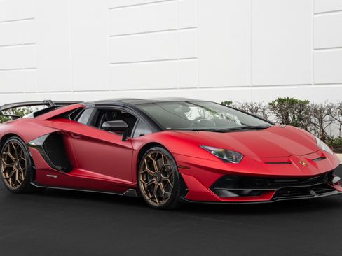 Used 2021 Lamborghini Aventador SVJ AWD/4WD image 4