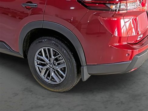 Used 2025 Nissan Rogue S AWD/4WD image 9