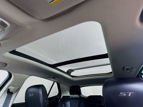 Used 2023 Buick Envision Essence w/ Sport Touring Package image 17