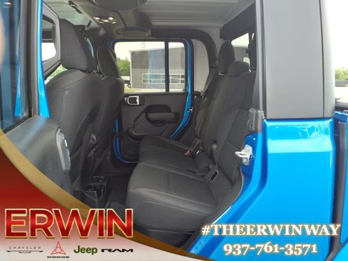 Used 2022 Jeep Gladiator Sport AWD/4WD image 25