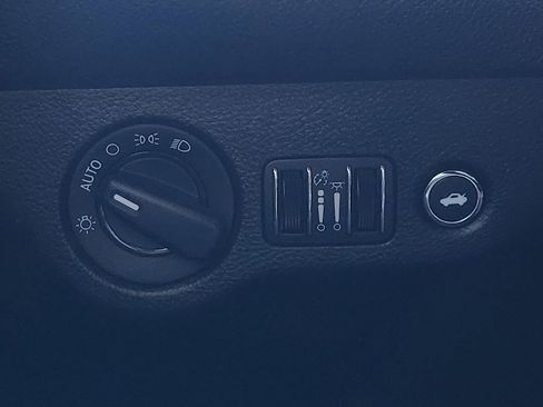 Used 2022 Dodge Challenger SXT image 22