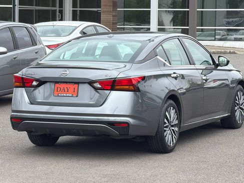 Used 2024 Nissan Altima 2.5 SV FWD image 5