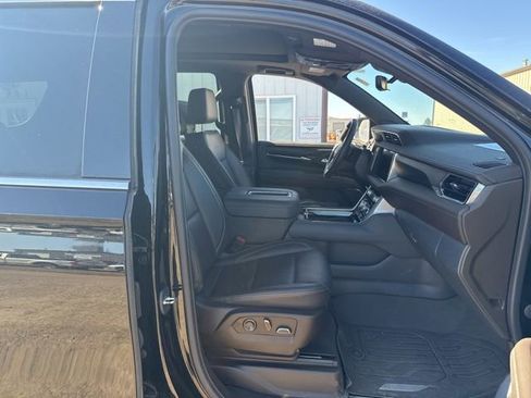 Used 2023 GMC Yukon Denali w/ Denali Reserve Package image 13