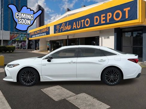 Used 2019 Toyota Avalon Limited FWD image 2