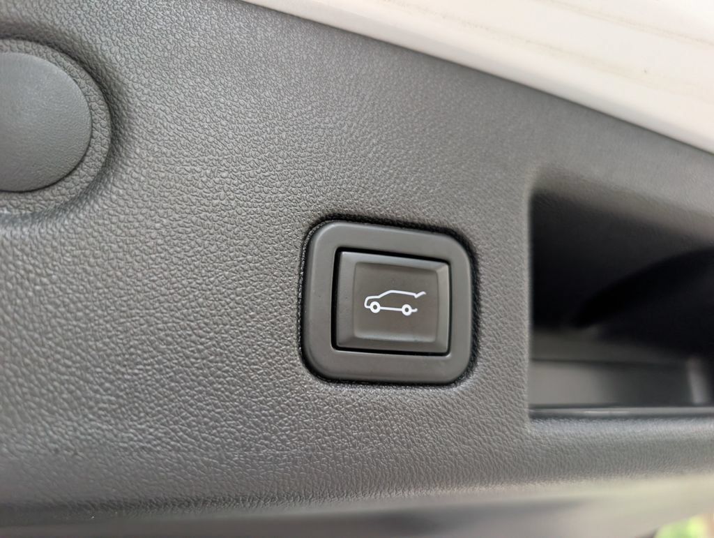 Used 2020 Chevrolet Equinox Premier FWD image 26