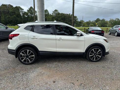 Used 2017 Nissan Rogue Sport SL w/ SL Premium Package FWD image 8