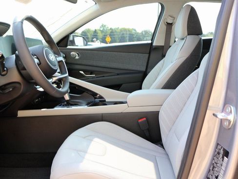 New 2025 Hyundai Elantra Limited image 23