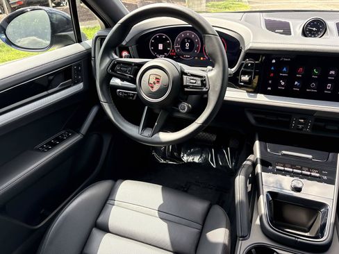 Used 2024 Porsche Cayenne Coupe AWD/4WD image 28