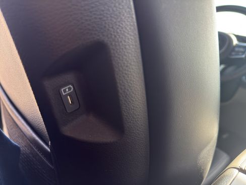 Used 2025 Kia Carnival image 37