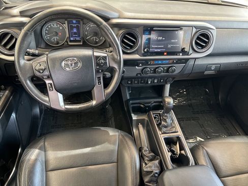 Used 2019 Toyota Tacoma TRD Sport image 13