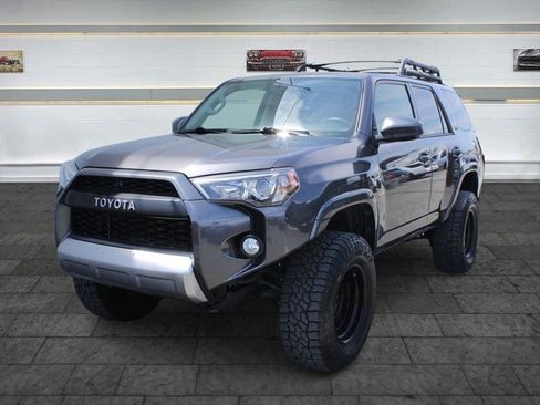 Used 2018 Toyota 4Runner SR5 image 3