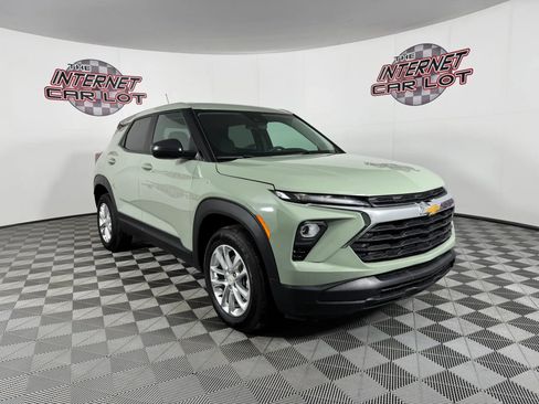 Used 2025 Chevrolet TrailBlazer LS w/ LS Convenience Package image 9