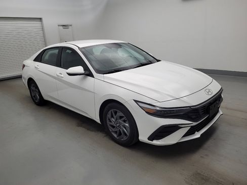 Used 2024 Hyundai Elantra SEL FWD image 11
