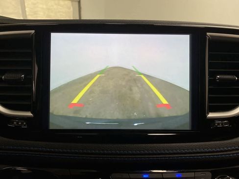 Used 2021 Chrysler Pacifica Touring-L FWD image 27