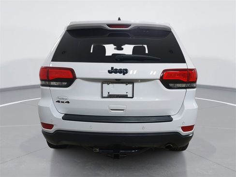 Used 2019 Jeep Grand Cherokee Laredo image 5
