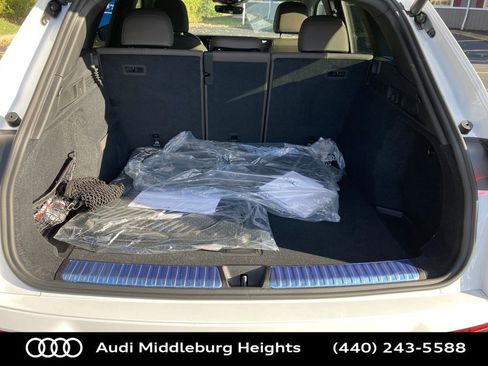 Used 2025 Audi Q5 Premium w/ Convenience Package image 26