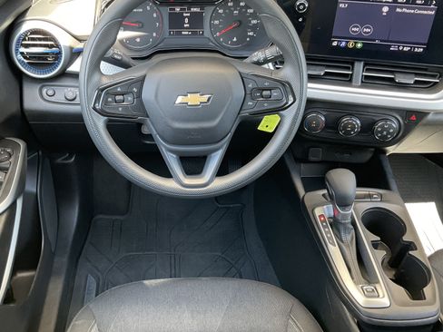 Used 2025 Chevrolet Trax LS FWD image 20