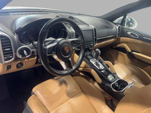 Used 2018 Porsche Cayenne w/ Premium Package image 15