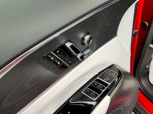 Used 2024 Cadillac Lyriq Luxury image 11