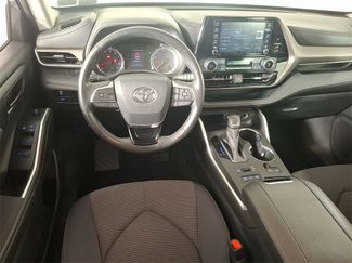 Used 2020 Toyota Highlander LE video 2