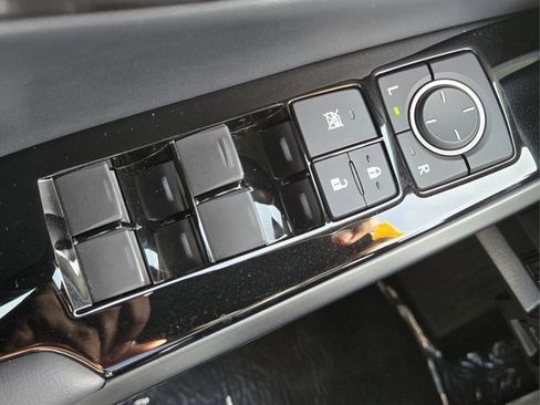 Certified 2025 Lexus IS 350 F Sport image 32