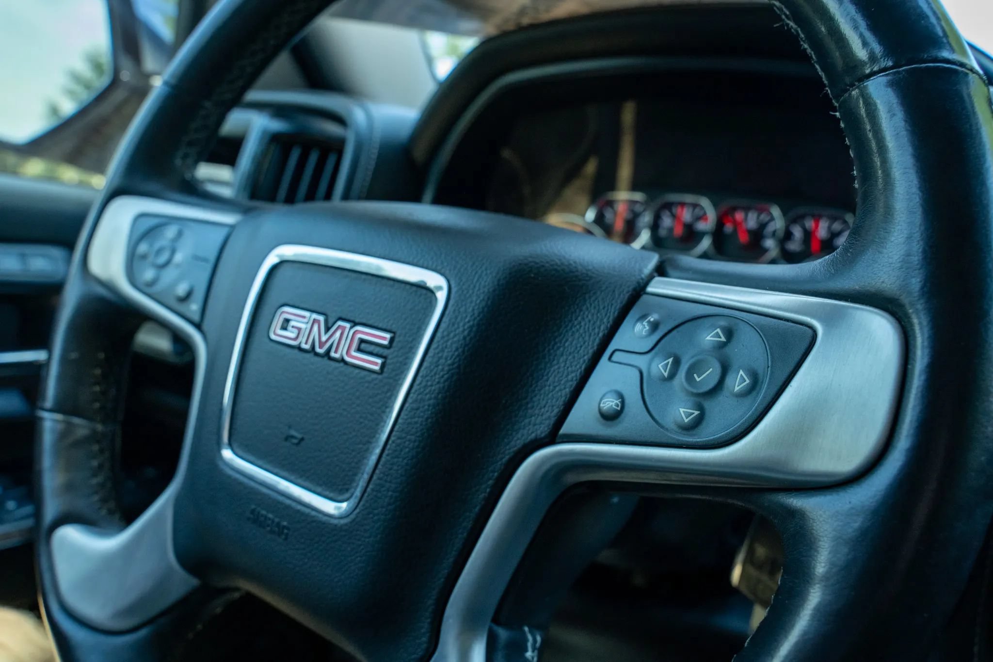 Used 2014 GMC Sierra 1500 SLT w/ SLT Preferred Package AWD/4WD image 22