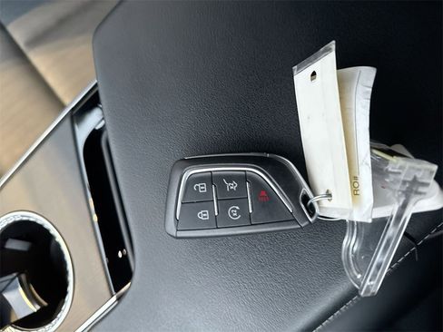 Used 2024 Cadillac Lyriq Luxury image 35