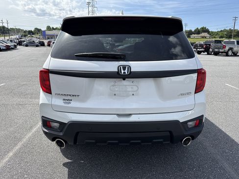 Used 2023 Honda Passport EX-L image 9