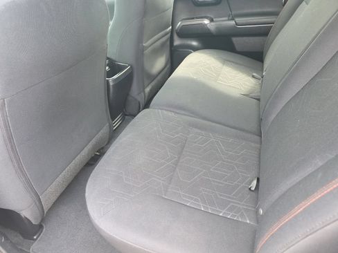 Used 2017 Toyota Tacoma SR5 AWD/4WD image 10
