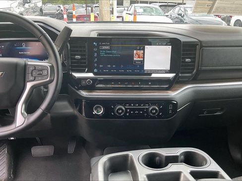 Used 2024 Chevrolet Silverado 1500 LT AWD/4WD image 6