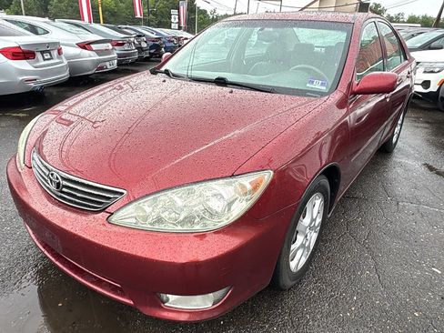 Used 2005 Toyota Camry LE FWD image 1
