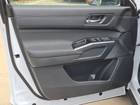 New 2026 Nissan Pathfinder SL FWD image 11