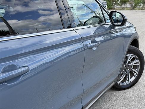 Used 2023 Lincoln Corsair FWD image 9