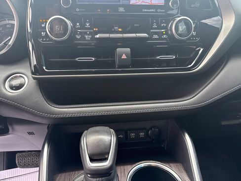 Used 2020 Toyota Highlander Limited AWD/4WD image 29
