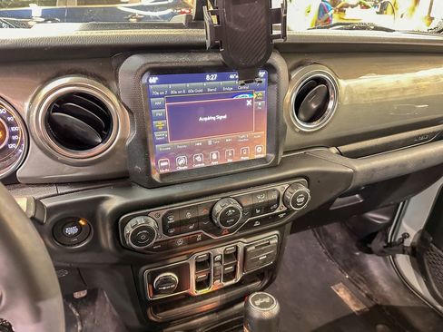 Used 2023 Jeep Wrangler Unlimited Sahara w/ Cold Weather Group AWD/4WD image 12
