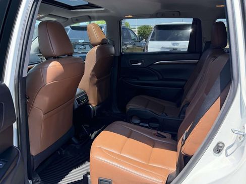 Used 2018 Toyota Highlander Limited AWD/4WD image 15