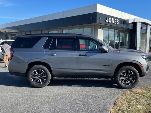 Used 2022 Chevrolet Tahoe Z71 w/ Luxury Package image 9