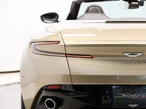 Used 2019 Aston Martin DB11 Volante RWD image 57