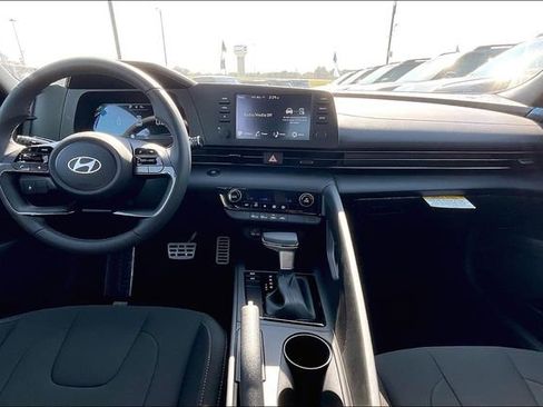 Certified 2025 Hyundai Elantra Sport image 5