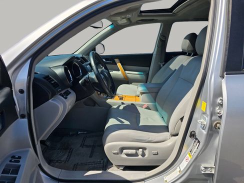 Used 2010 Toyota Highlander Limited AWD/4WD image 20