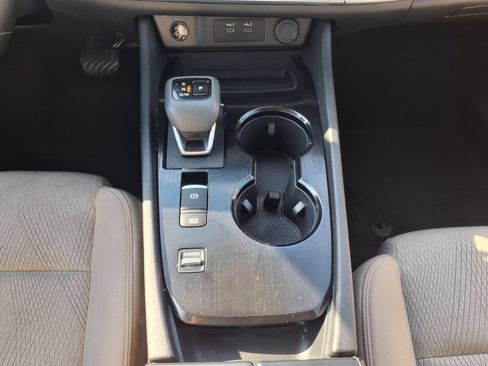 Used 2025 Nissan Rogue SV FWD image 30