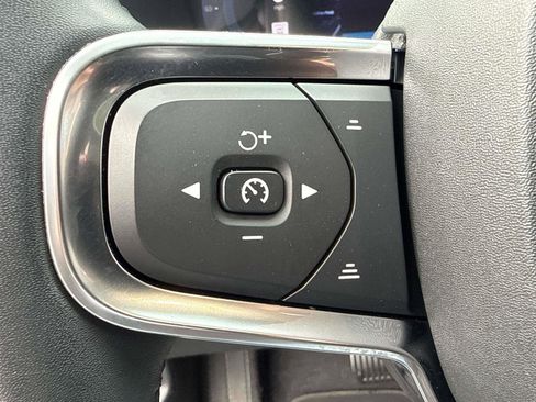 Certified 2024 Volvo XC40 B5 Plus w/ Protection Package Premier image 19