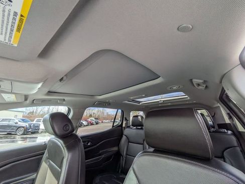 Used 2023 GMC Acadia SLT w/ Elevation Edition image 28