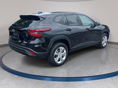 Used 2024 Chevrolet Trax LS FWD image 5